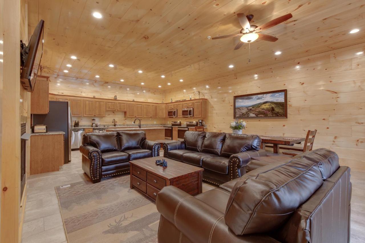 Smoky Mountain Splash, 6 Bedroom, Private Pool, WiFi, Pool Table, Sleeps 18 Gatlinburg Buitenkant foto