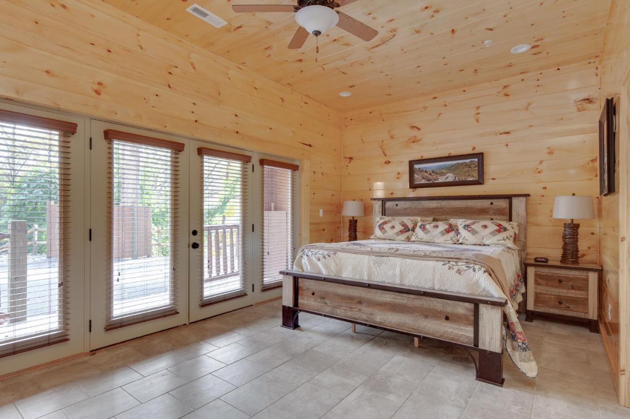 Smoky Mountain Splash, 6 Bedroom, Private Pool, WiFi, Pool Table, Sleeps 18 Gatlinburg Buitenkant foto