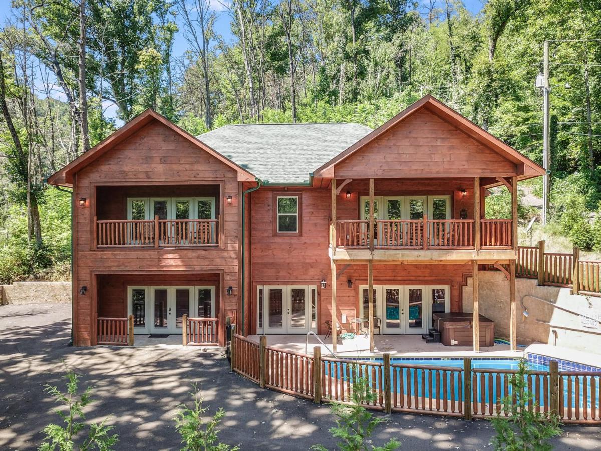 Smoky Mountain Splash, 6 Bedroom, Private Pool, WiFi, Pool Table, Sleeps 18 Gatlinburg Buitenkant foto