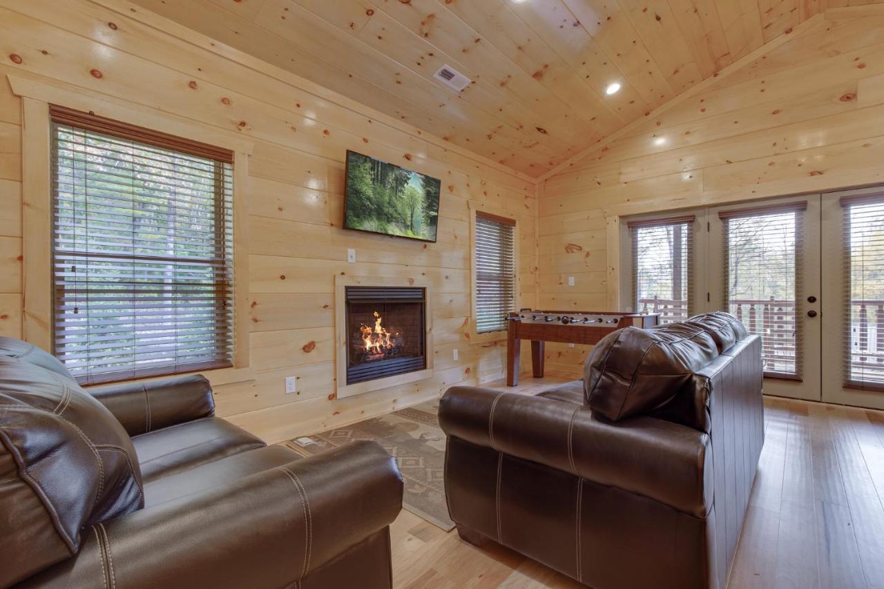 Smoky Mountain Splash, 6 Bedroom, Private Pool, WiFi, Pool Table, Sleeps 18 Gatlinburg Buitenkant foto