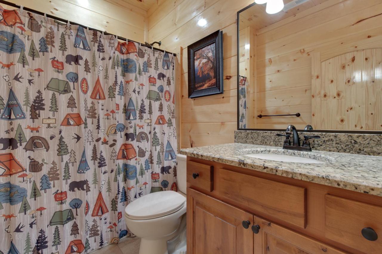 Smoky Mountain Splash, 6 Bedroom, Private Pool, WiFi, Pool Table, Sleeps 18 Gatlinburg Buitenkant foto
