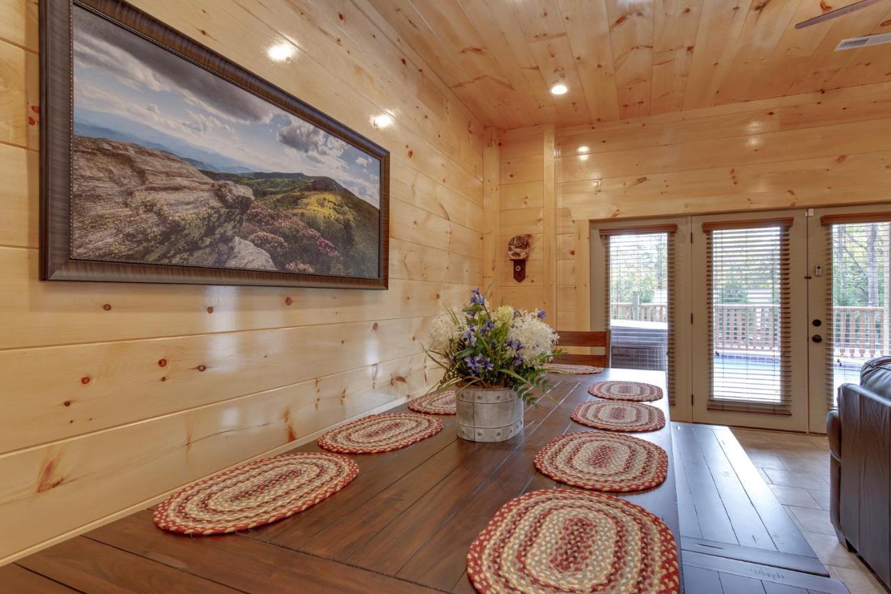 Smoky Mountain Splash, 6 Bedroom, Private Pool, WiFi, Pool Table, Sleeps 18 Gatlinburg Buitenkant foto