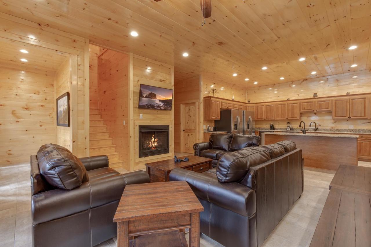 Smoky Mountain Splash, 6 Bedroom, Private Pool, WiFi, Pool Table, Sleeps 18 Gatlinburg Buitenkant foto