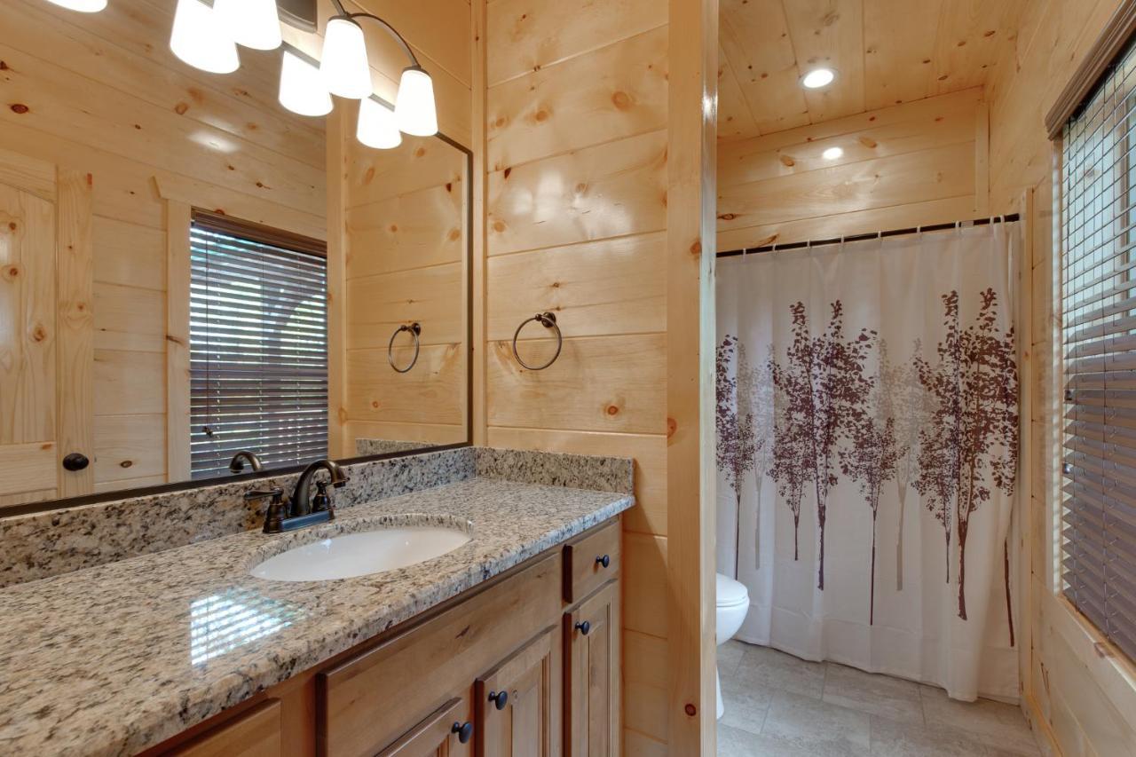 Smoky Mountain Splash, 6 Bedroom, Private Pool, WiFi, Pool Table, Sleeps 18 Gatlinburg Buitenkant foto