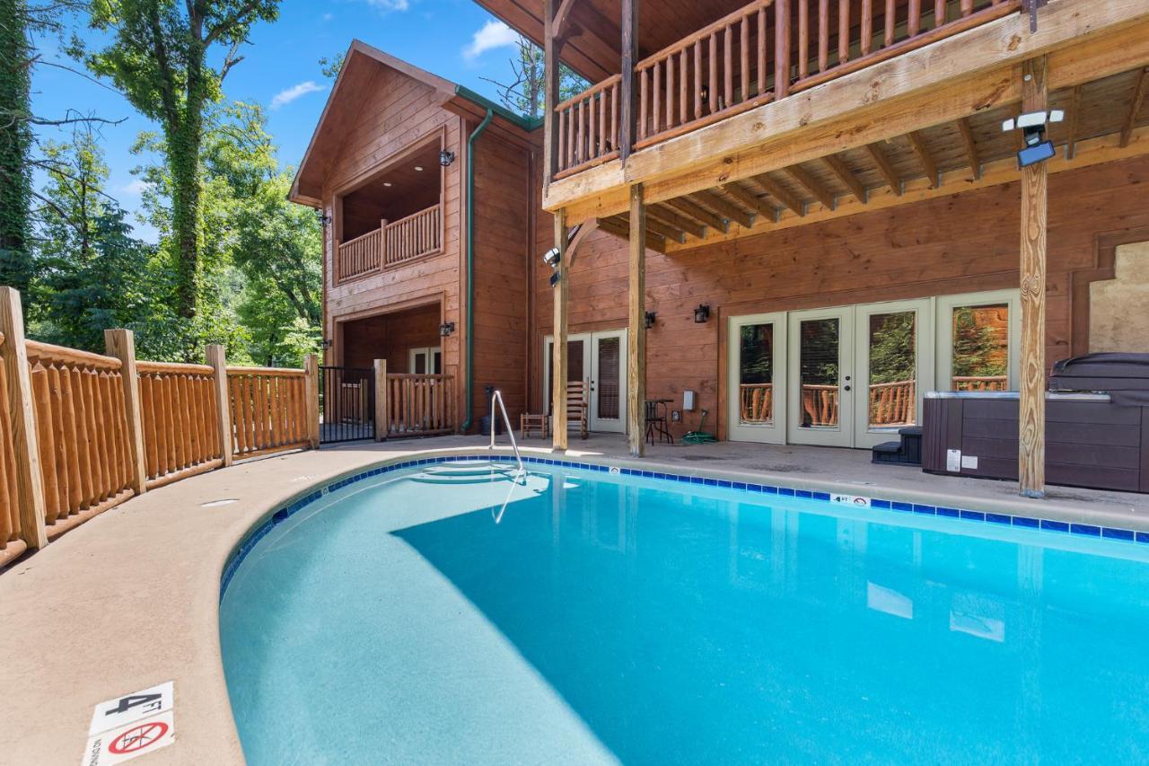 Smoky Mountain Splash, 6 Bedroom, Private Pool, WiFi, Pool Table, Sleeps 18 Gatlinburg Buitenkant foto