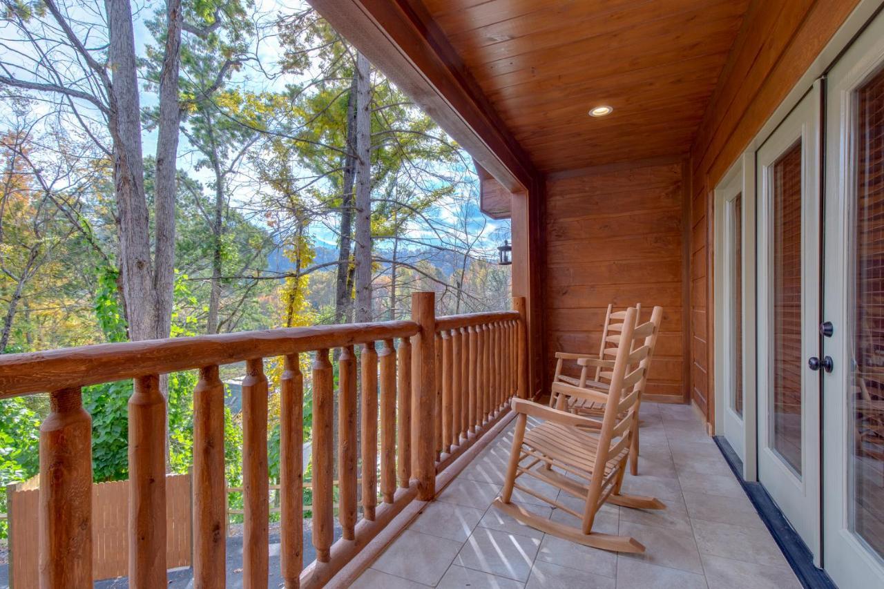 Smoky Mountain Splash, 6 Bedroom, Private Pool, WiFi, Pool Table, Sleeps 18 Gatlinburg Buitenkant foto