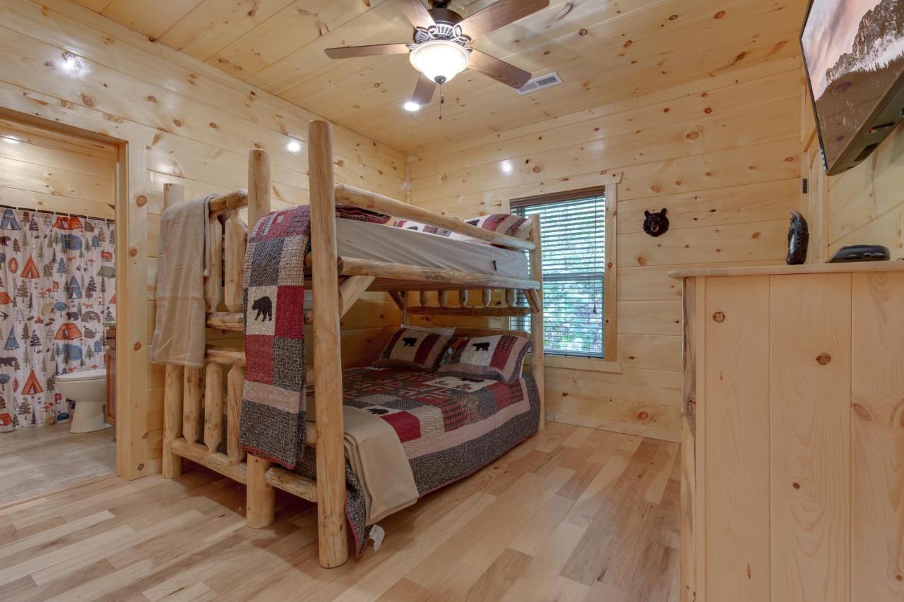 Smoky Mountain Splash, 6 Bedroom, Private Pool, WiFi, Pool Table, Sleeps 18 Gatlinburg Buitenkant foto