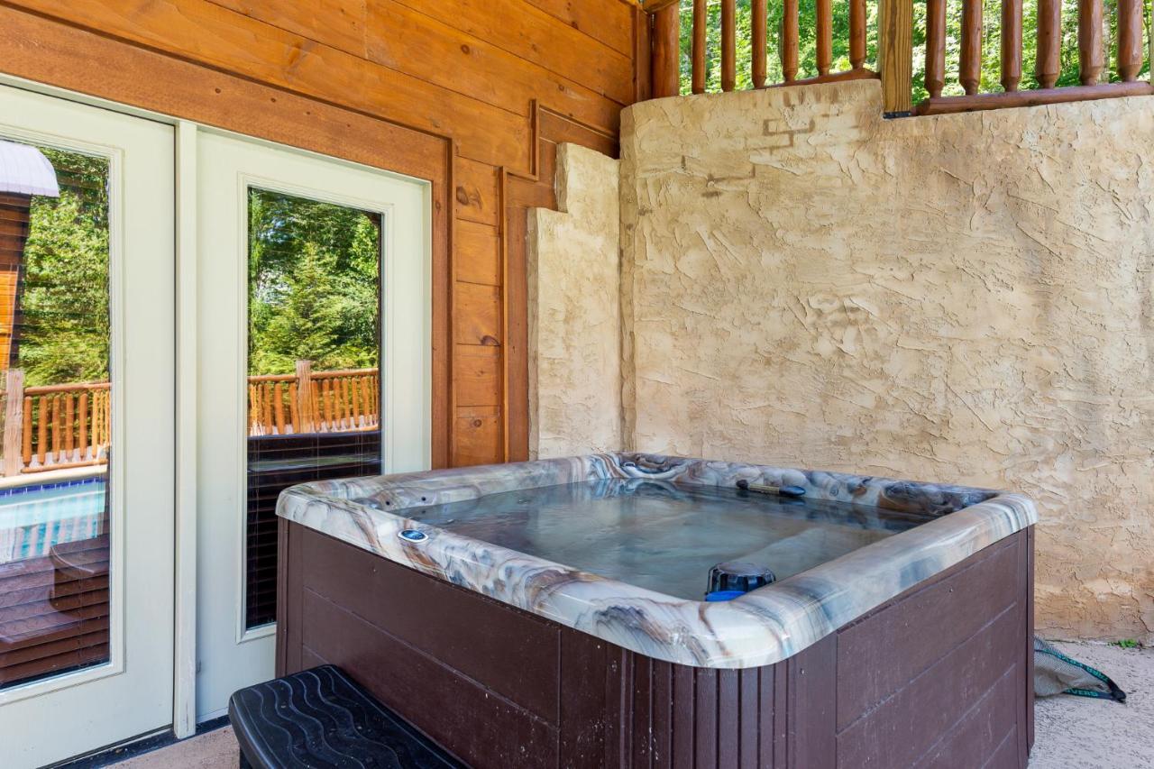Smoky Mountain Splash, 6 Bedroom, Private Pool, WiFi, Pool Table, Sleeps 18 Gatlinburg Buitenkant foto