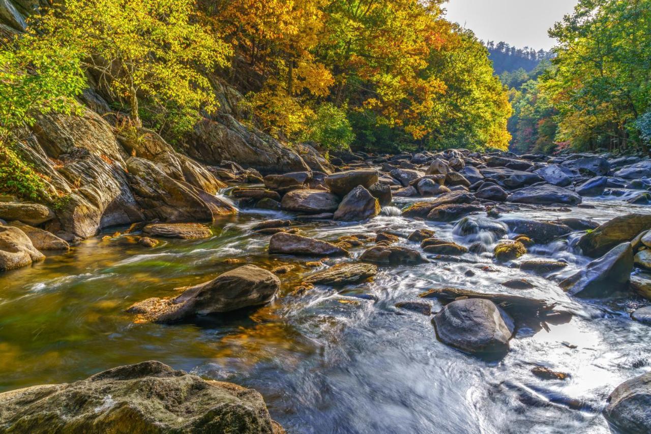 Smoky Mountain Splash, 6 Bedroom, Private Pool, WiFi, Pool Table, Sleeps 18 Gatlinburg Buitenkant foto