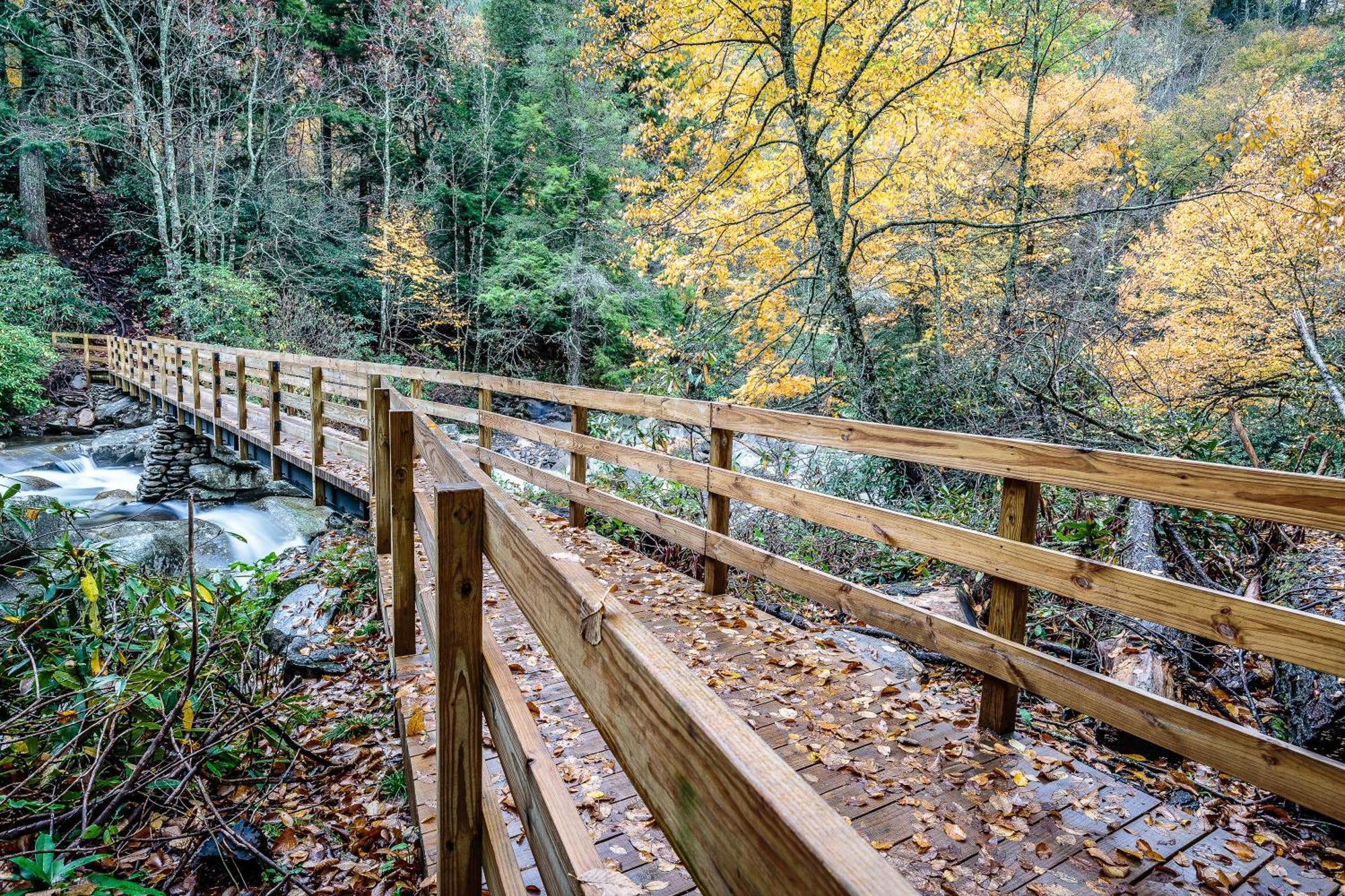 Smoky Mountain Splash, 6 Bedroom, Private Pool, WiFi, Pool Table, Sleeps 18 Gatlinburg Buitenkant foto